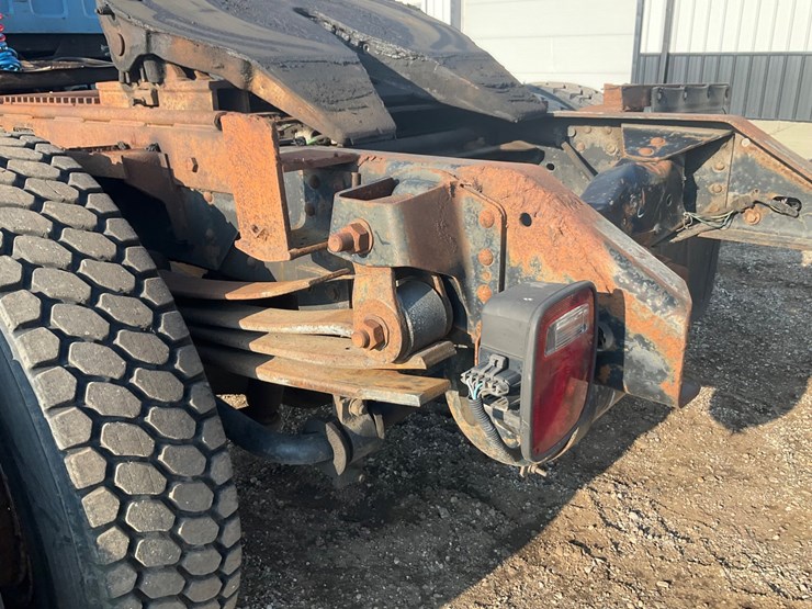 #1993-•-chevrolet-kodiak-single-axle-semi-tractor-image-37