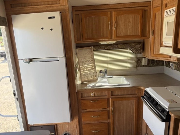 l2--2003-skyl-nomad-camper-image-31
