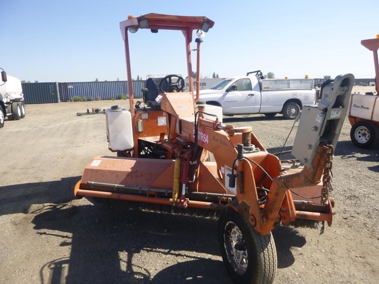 2014-broce-bb250b-3-wheel-sweeper-image-19