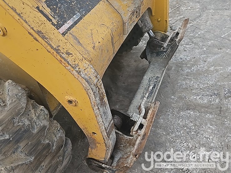 caterpillar-246-image-29