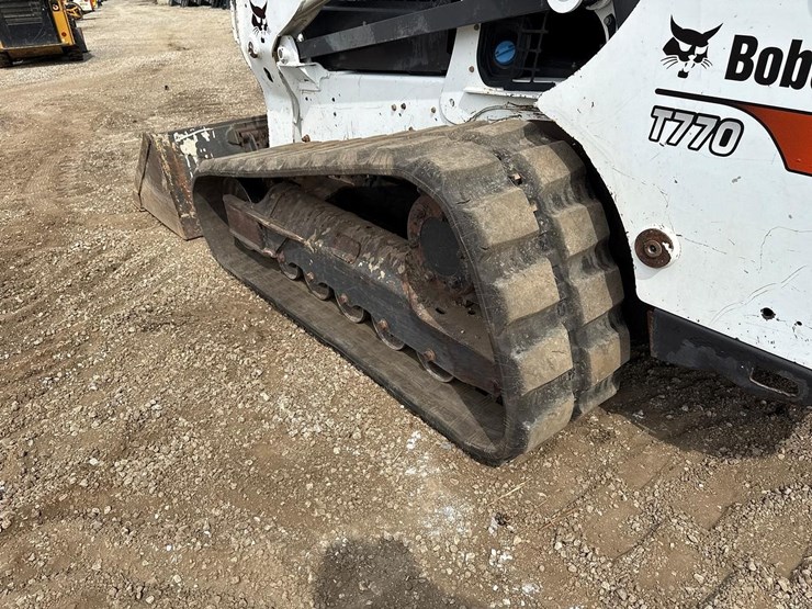 2020-bobcat-t740-image-30