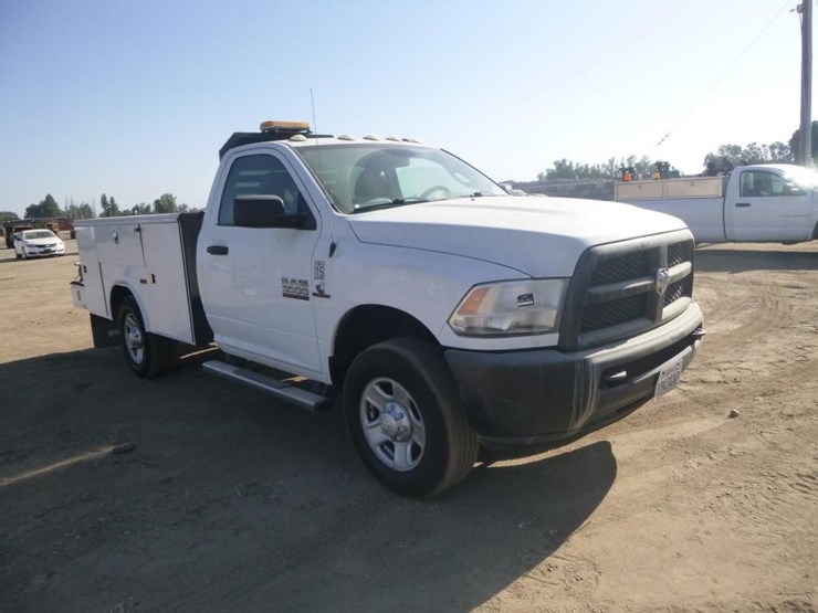 2016-dodge-3500-image-3
