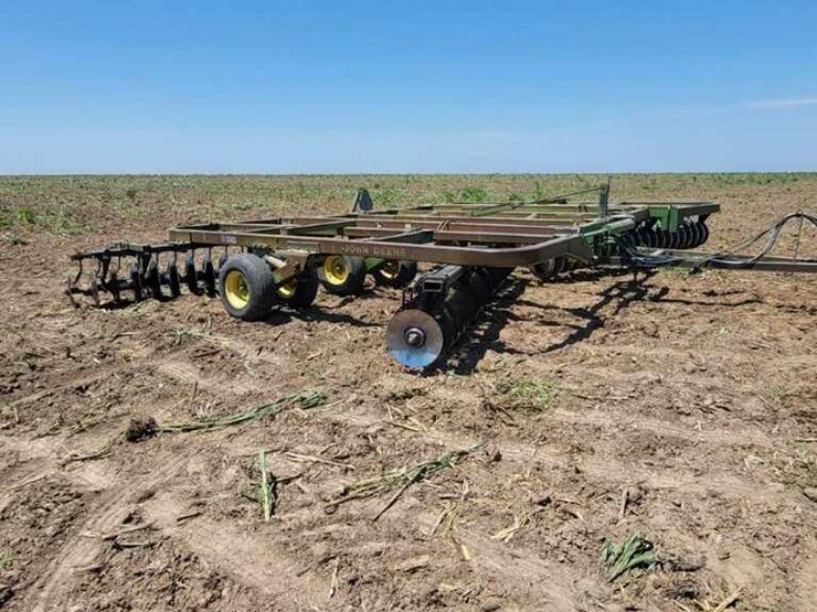 john-deere-335-image-10