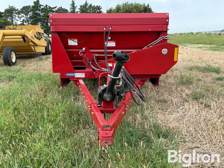 2021-new-holland-195-image-2