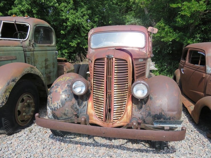 1937-dodge-1-1/2-ton-truck-image-2