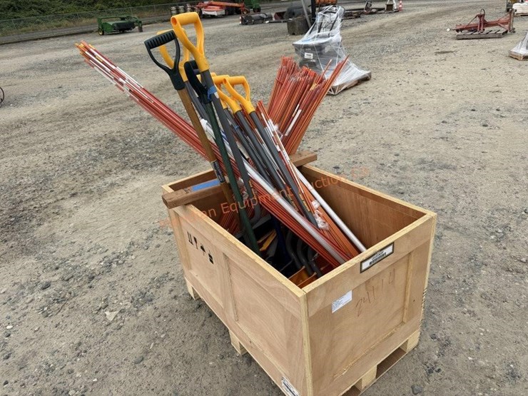 asst.-snow-shovels-&-reflective-rods-image-1