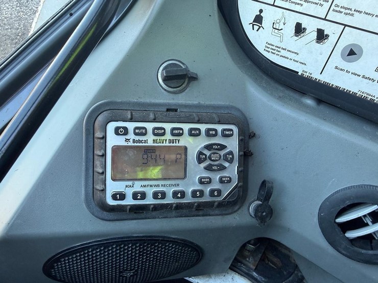 2020-bobcat-t740-image-27