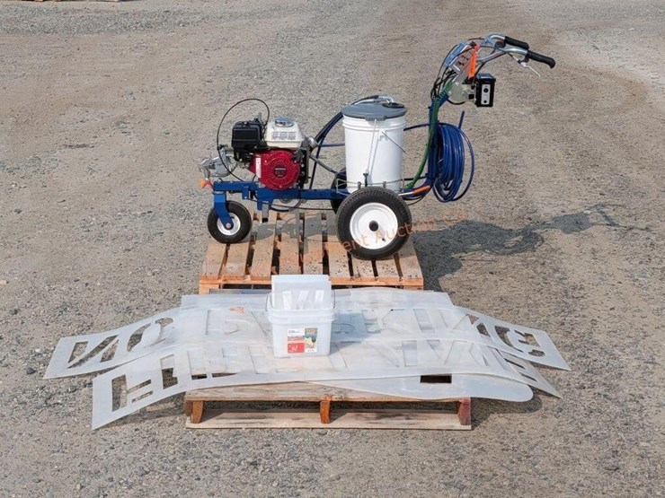 graco-linelazer-3400-&-assorted-stencils-image-1
