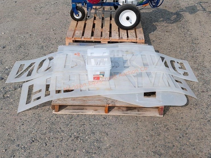 graco-linelazer-3400-&-assorted-stencils-image-16
