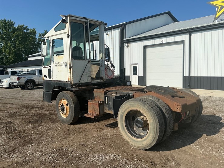 #1991-•-1997-ottawa-yt-30-terminal-tractor-image-3