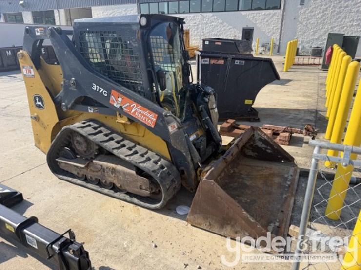 2019-deere-317g-image-3