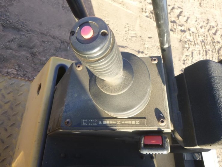 2008-caterpillar-cb34-image-9
