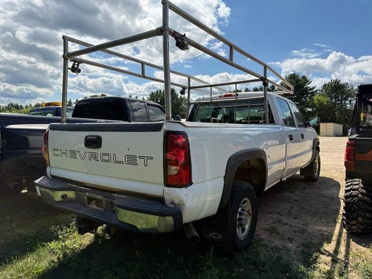 2004-chevrolet-2500-image-3