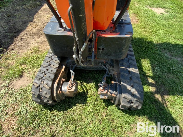agt-industrial-mini-excavator-image-12