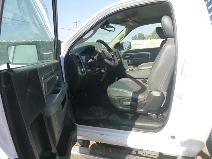 2016-dodge-3500-image-8
