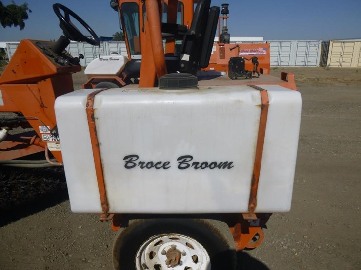 2014-broce-bb250b-3-wheel-sweeper-image-16