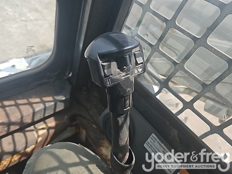 2011-bobcat-s185-image-32