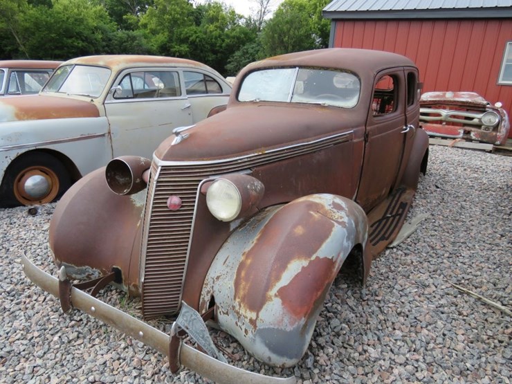 1937-studebaker-dictator-4dr-sedan-image-2