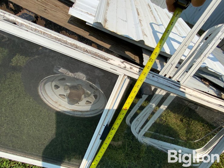 aluminum-camper-windows-image-10