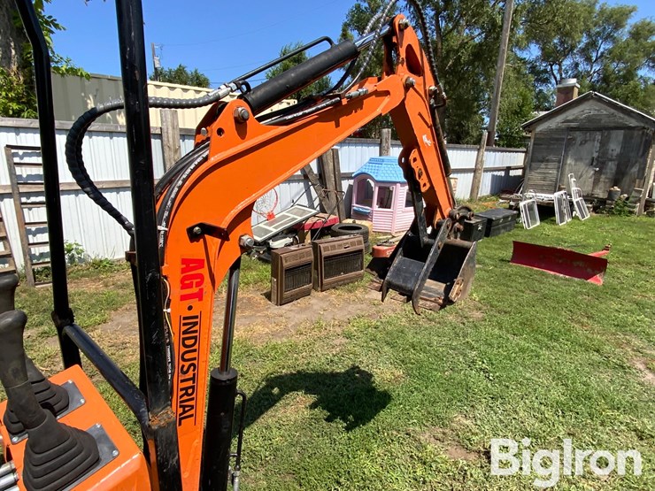 agt-industrial-mini-excavator-image-9