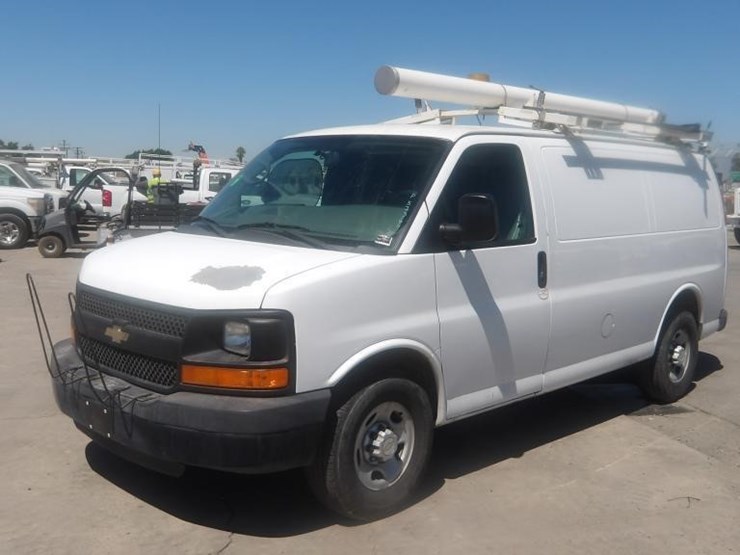 2014-utility-van-image-1