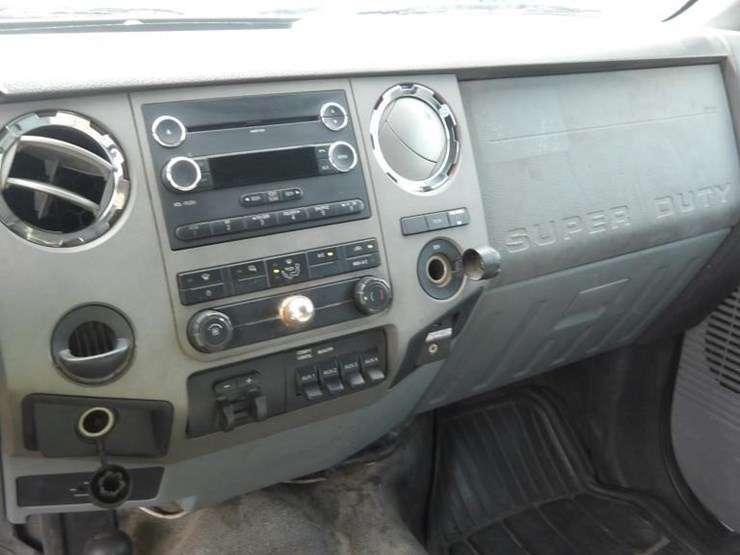 2011-ford-f550-image-21