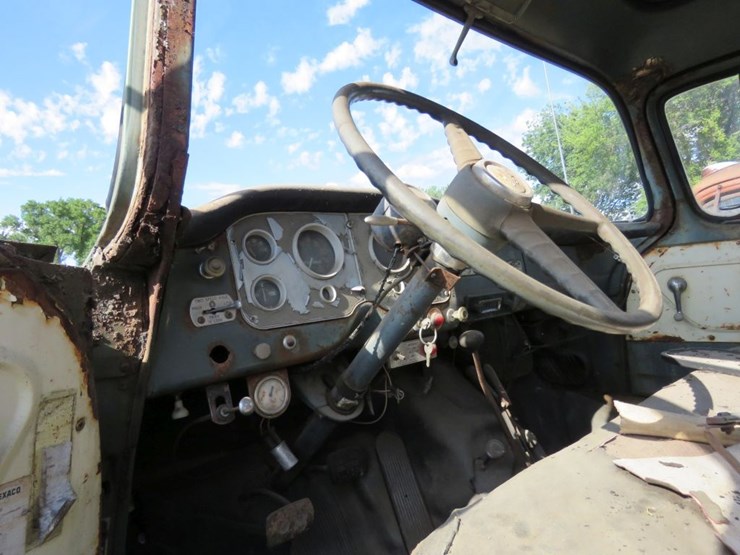 1958-gmc-370-series-truck-image-9