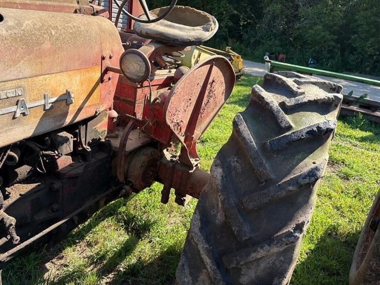 farmall-350-diesel-tractor-image-6