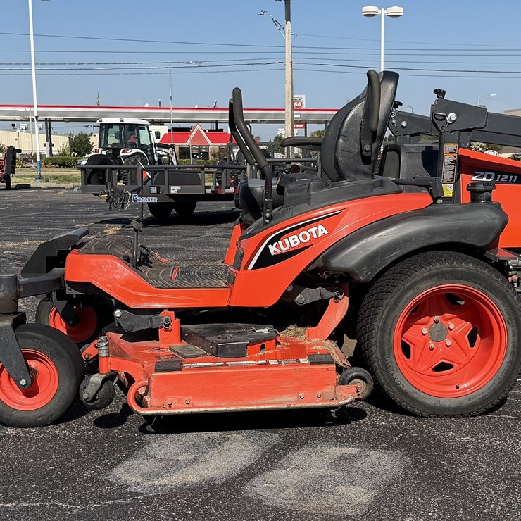 2017 KUBOTA ZD1211