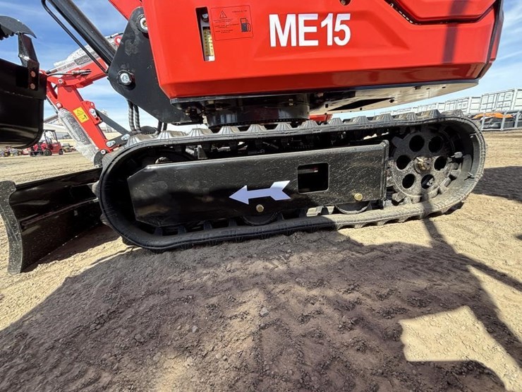 me15-hydraulic-excavator-image-13