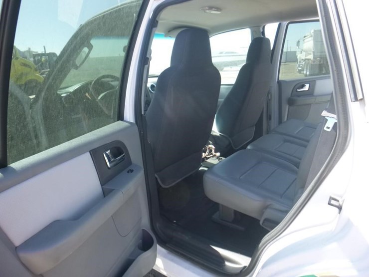2005-ford-expedition-image-7