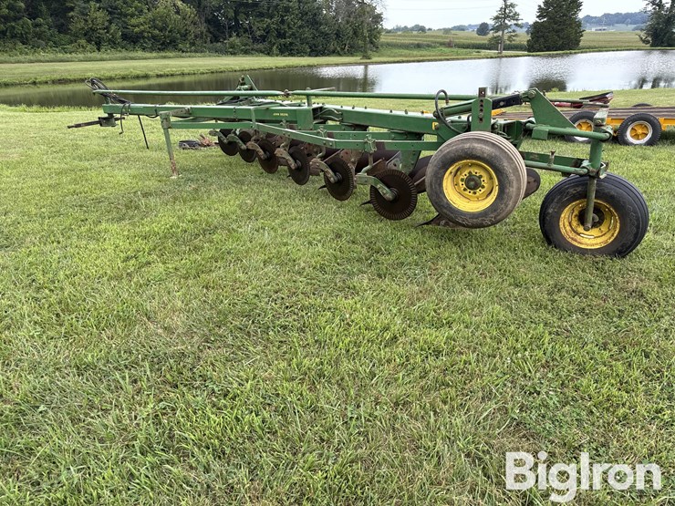 john-deere-2350-2450-image-7