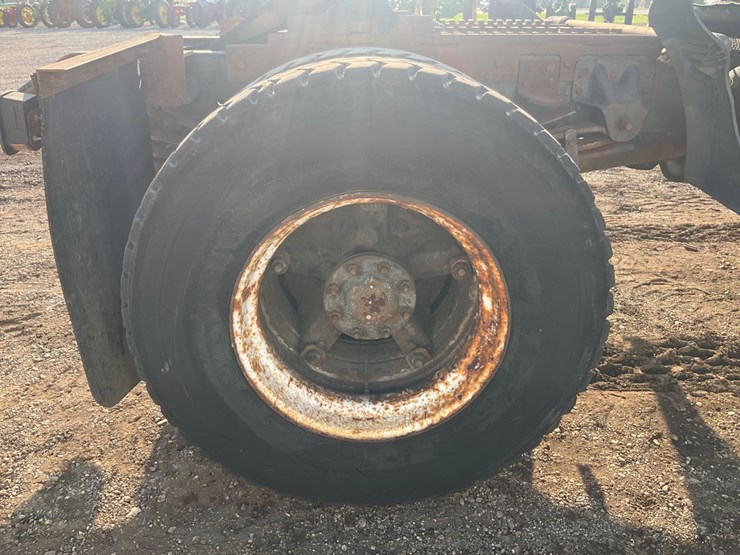 #1993-•-chevrolet-kodiak-single-axle-semi-tractor-image-44