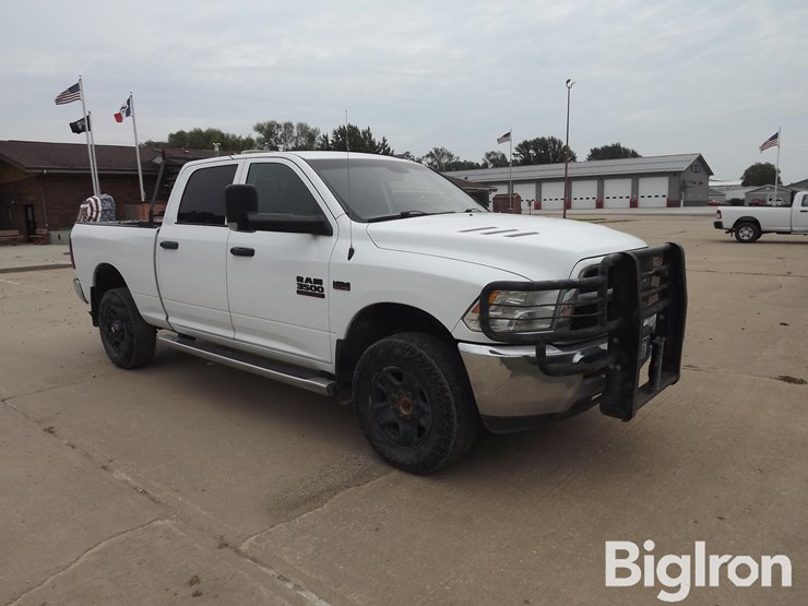 2016-ram-2500-st-image-3