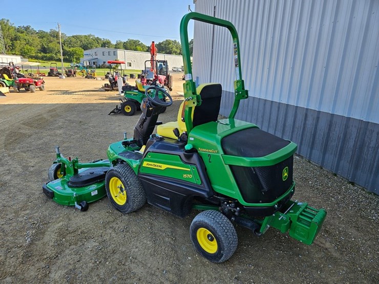 2023-john-deere-1570-image-3