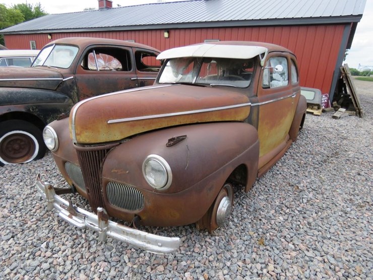1941-super-deluxe-tudor-sedan-image-2