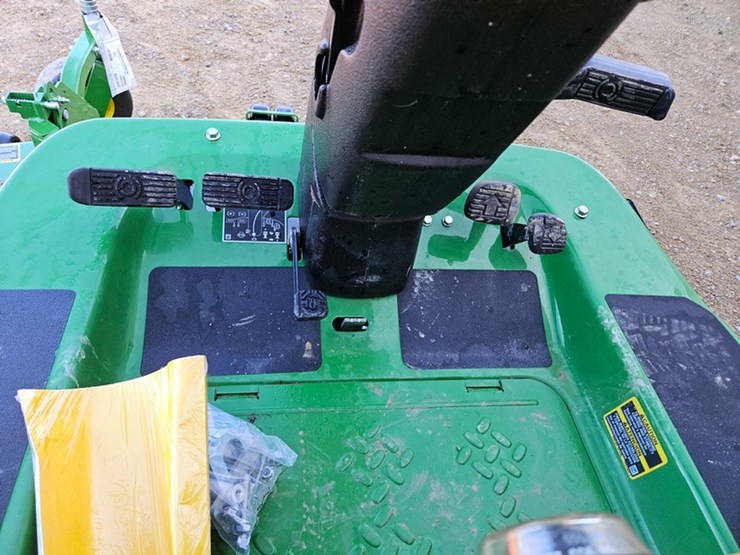 2023-john-deere-1570-image-32