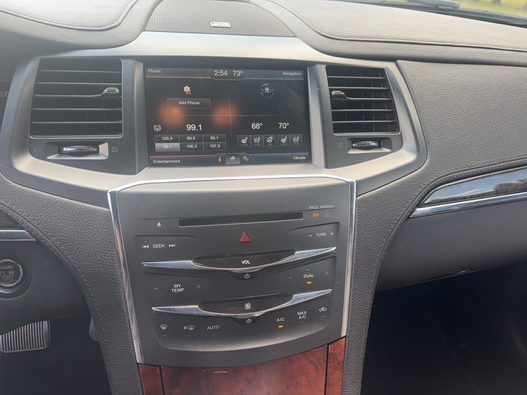 2015-lincoln-mks-sedan-image-17