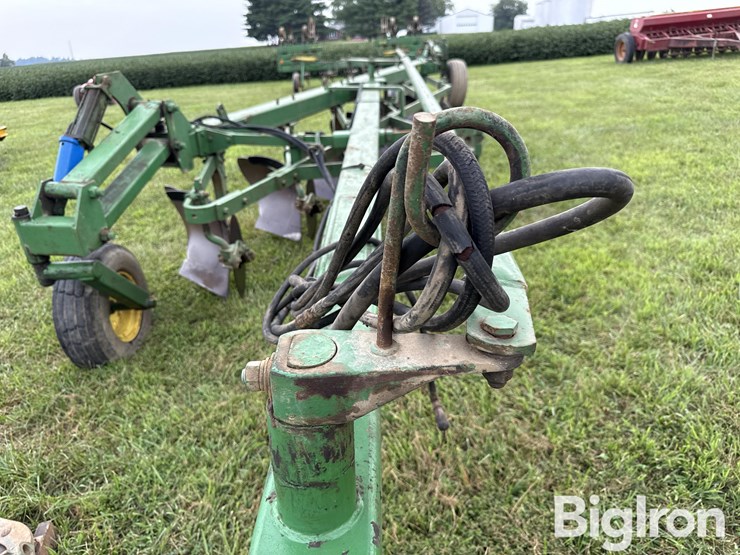 john-deere-2350-2450-image-11