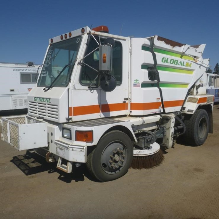 2013 GLOBAL M4 SWEEPER
