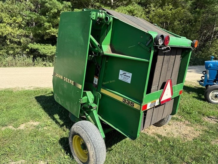 john-deere-335-image-3