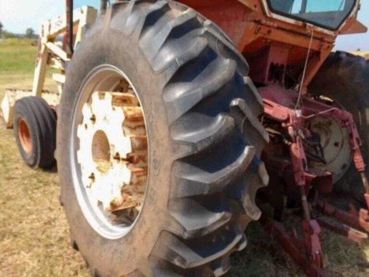 7030-allis-chalmers-2-wheel-drive-tractor-image-12