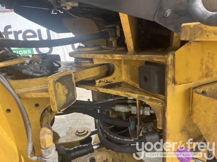 2016-caterpillar-926m-image-35