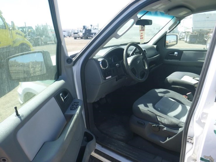 2005-ford-expedition-image-5