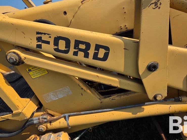 1986-ford-555b-image-15