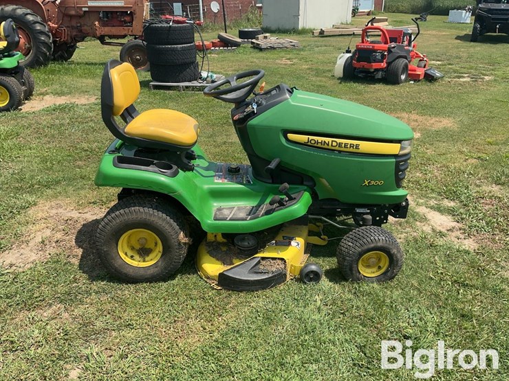 john-deere-x300-image-4