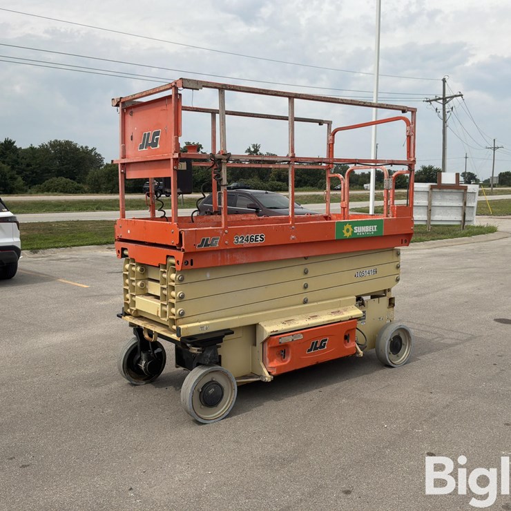2020 JLG 3246ES