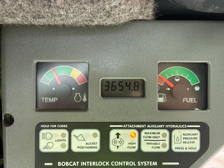 2007-bobcat-t320-image-24