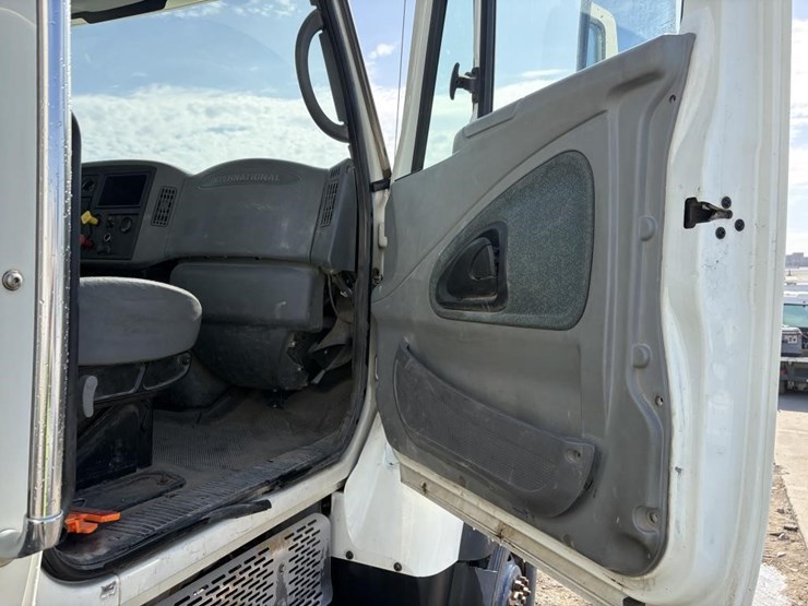 2006-international-7500-water-truck-image-12
