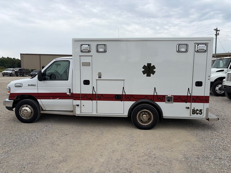 #101-•-2014-ford-ambulance-image-5